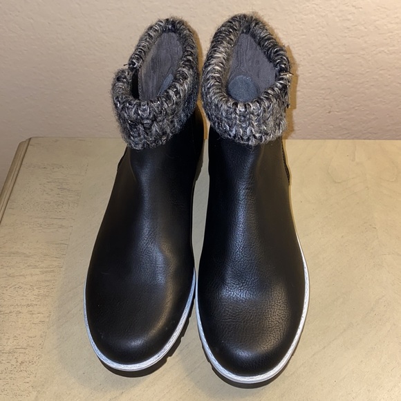 Adrienne Vittadini Sport Trapeza Boots 
